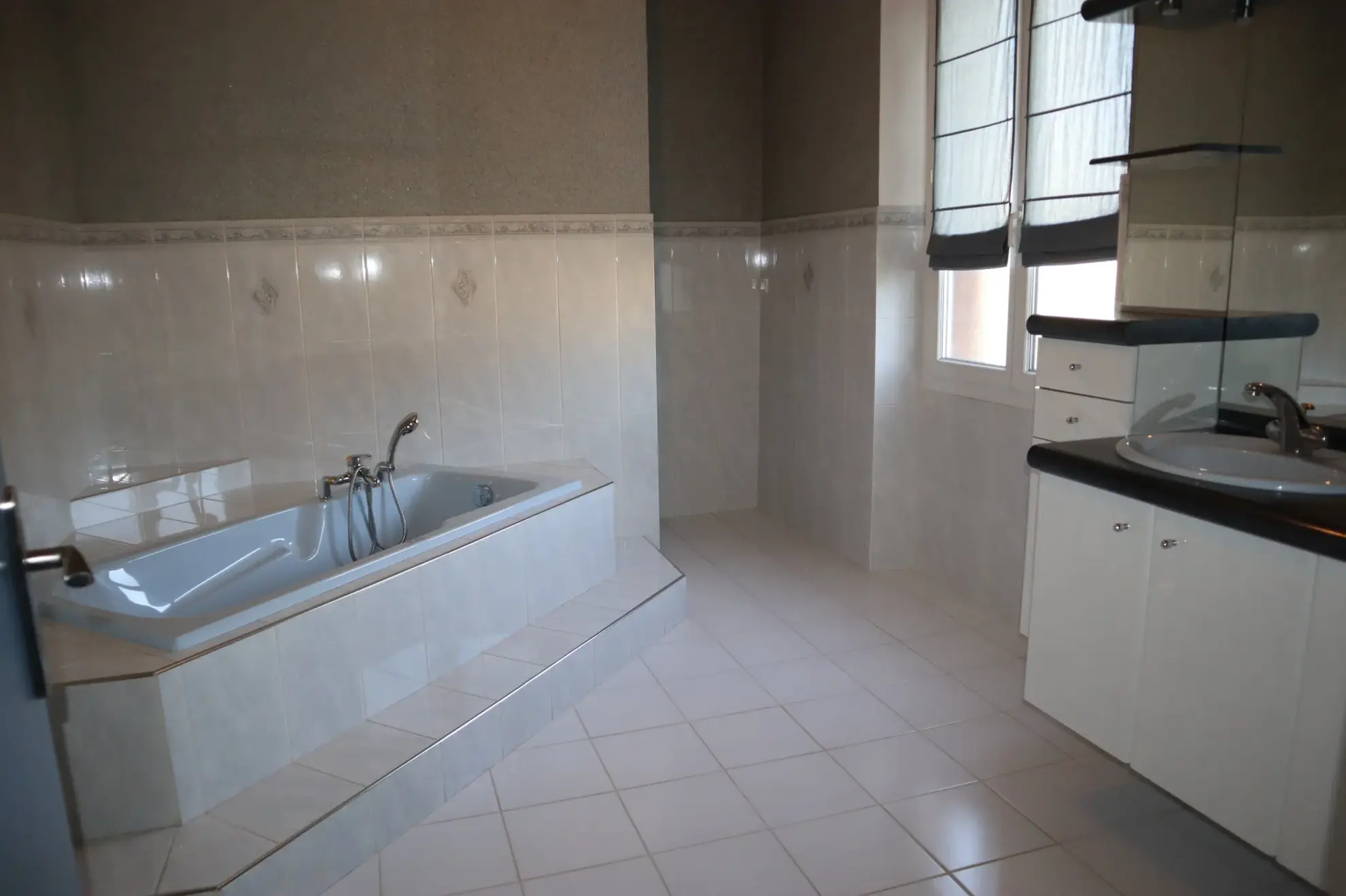 Maison divisée en deux appartements à Autun à vendre 