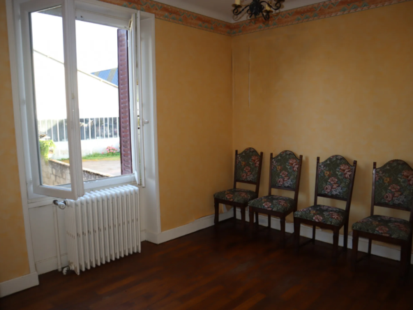 Maison divisée en deux appartements à Autun à vendre 