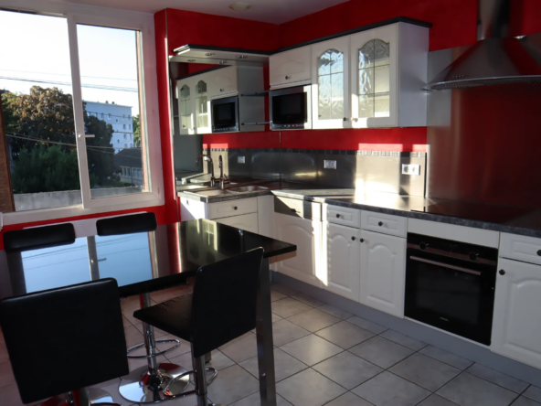 Maison divisée en deux appartements à Autun à vendre 
