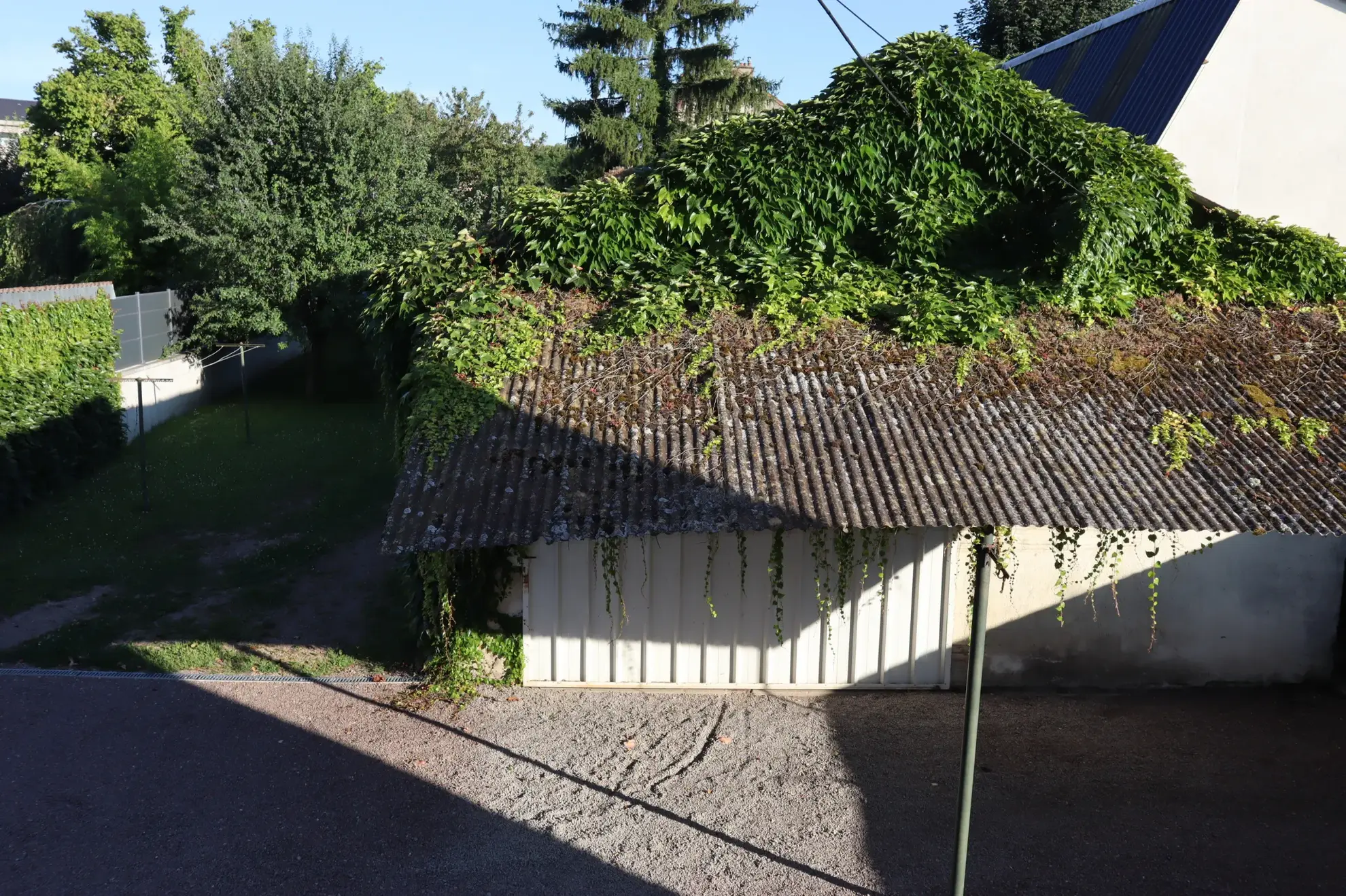 Maison divisée en deux appartements à Autun à vendre 