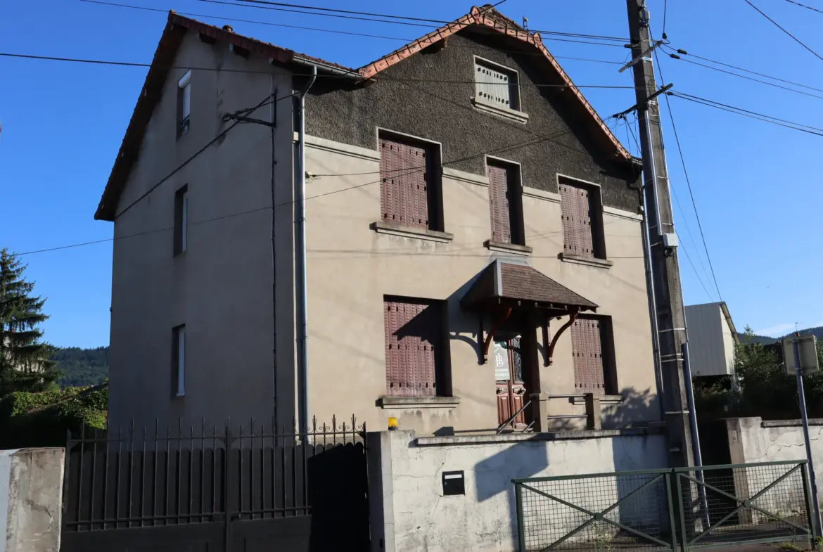 Maison divisée en deux appartements à Autun à vendre 