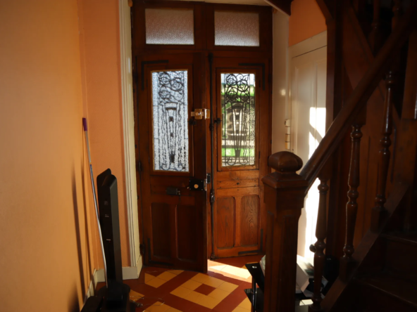 Maison divisée en deux appartements à Autun à vendre 