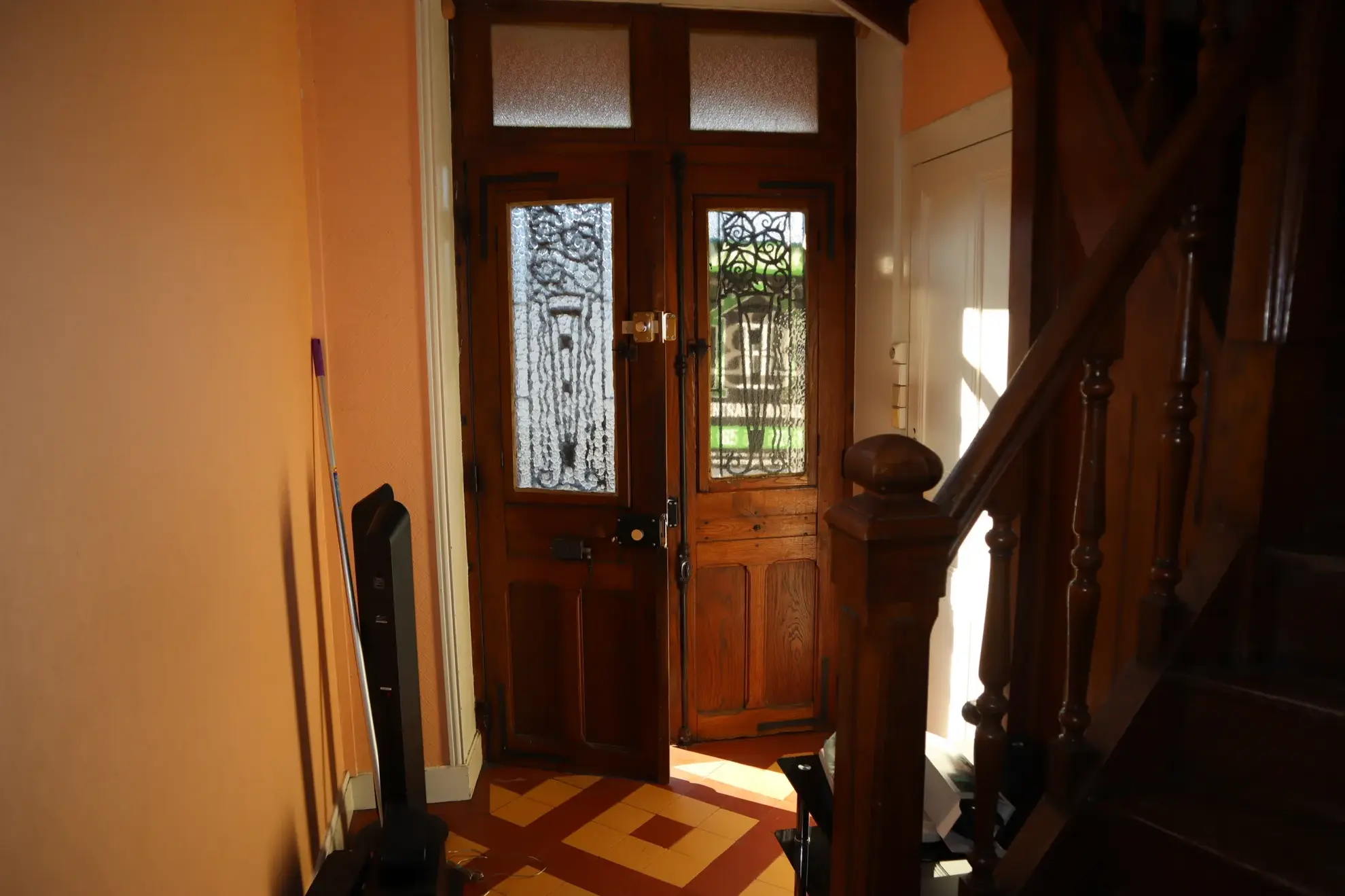 Maison divisée en deux appartements à Autun à vendre 