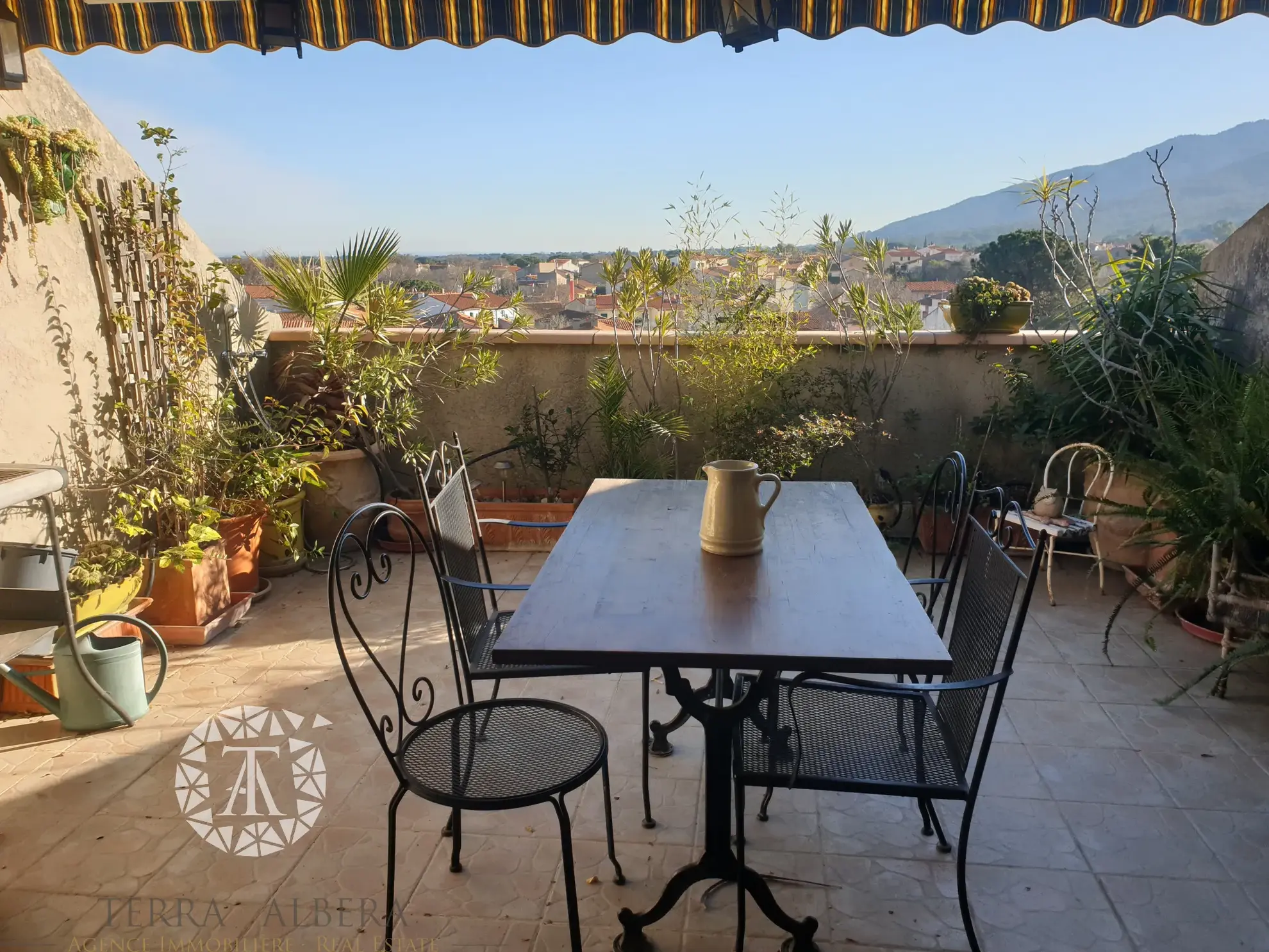 Atypique Duplex avec Terrasse à Sorede 