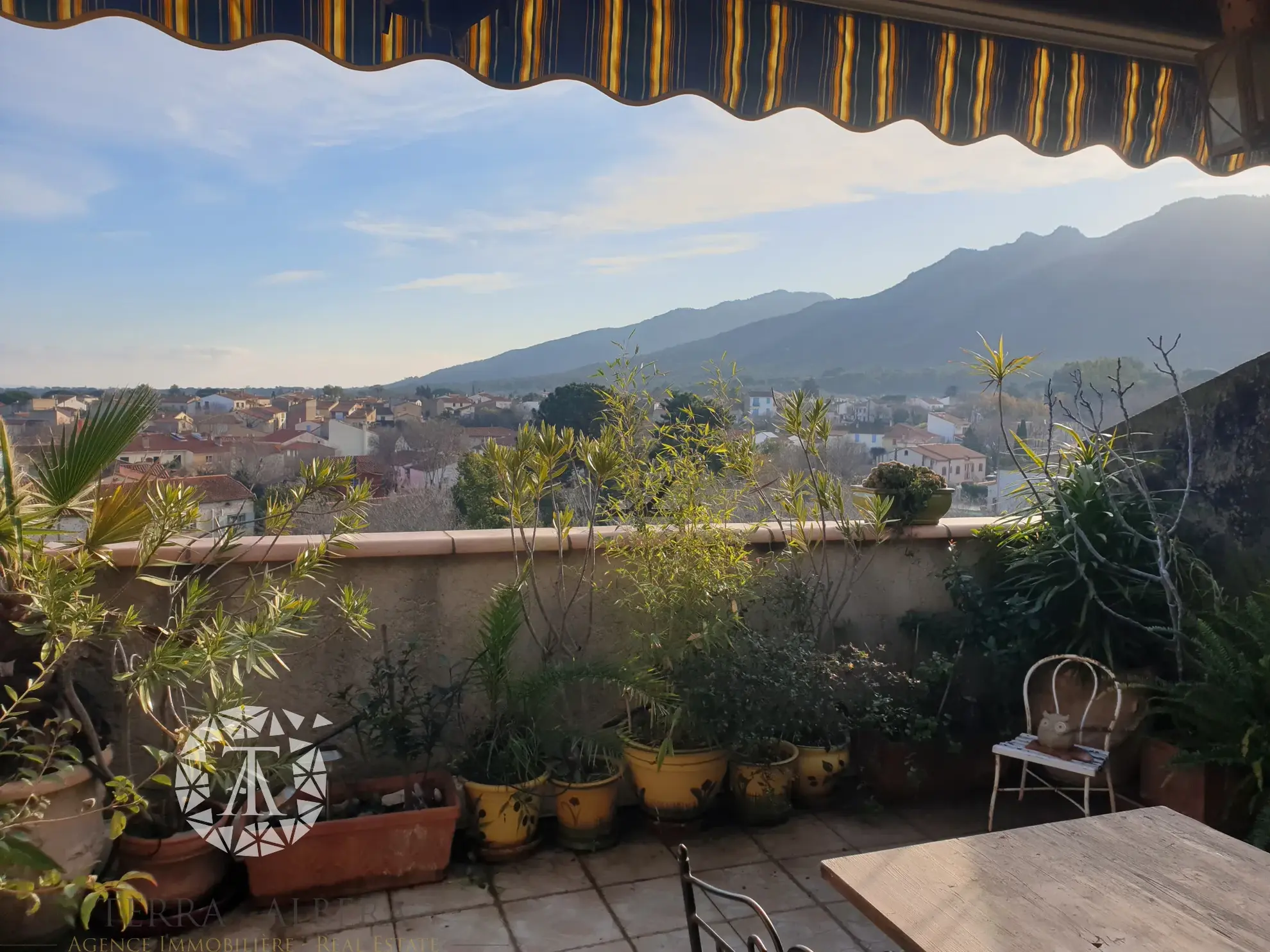 Atypique Duplex avec Terrasse à Sorede 