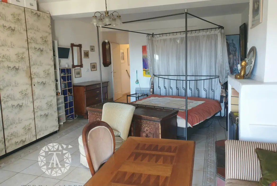 Atypique Duplex avec Terrasse à Sorede 