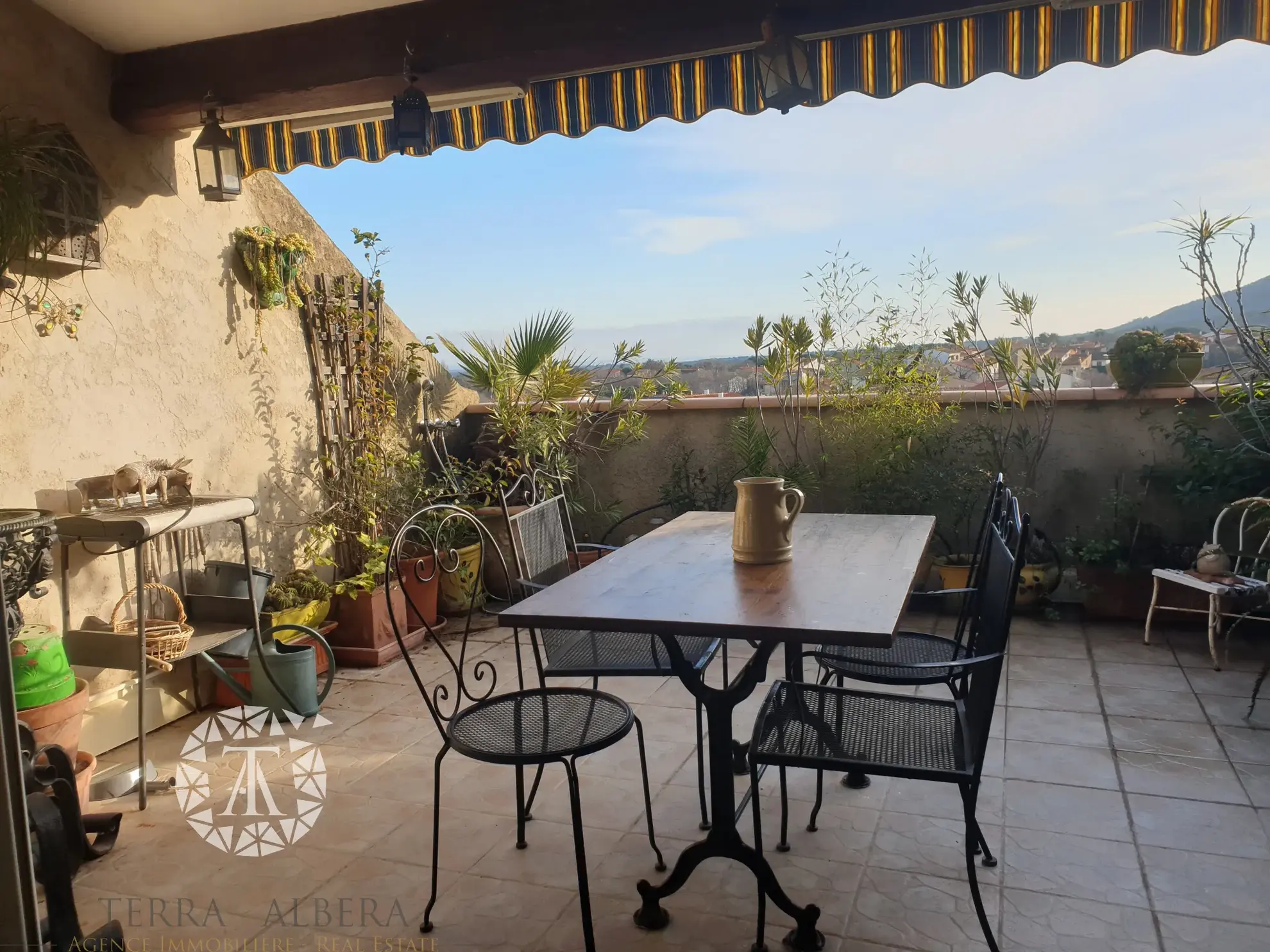 Atypique Duplex avec Terrasse à Sorede 