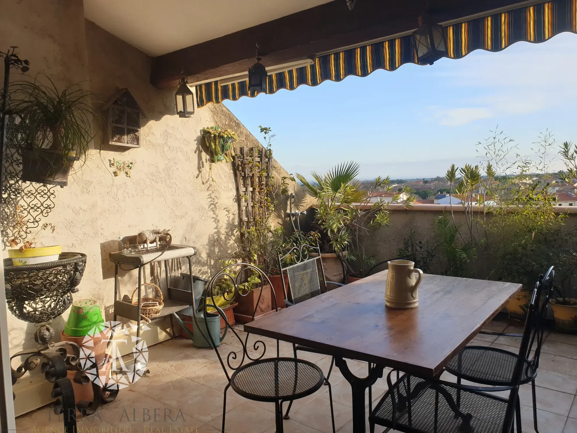 Atypique Duplex avec Terrasse à Sorede 