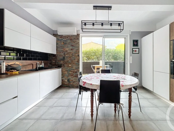 Maison de village T3/4 rénovée avec garage à Trets 