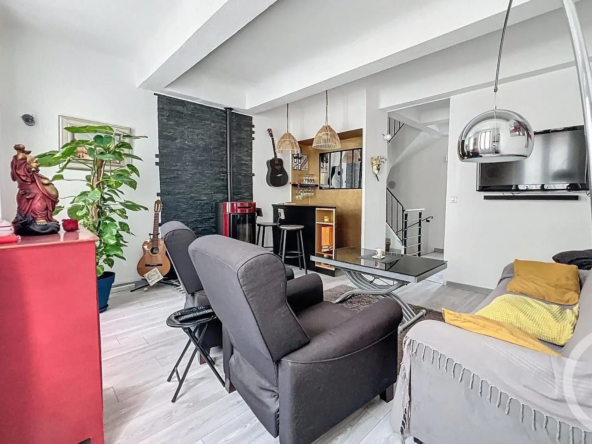 Maison de village T3/4 rénovée avec garage à Trets 