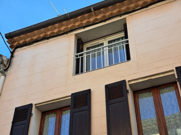 Maison de village T3/4 rénovée avec garage à Trets 