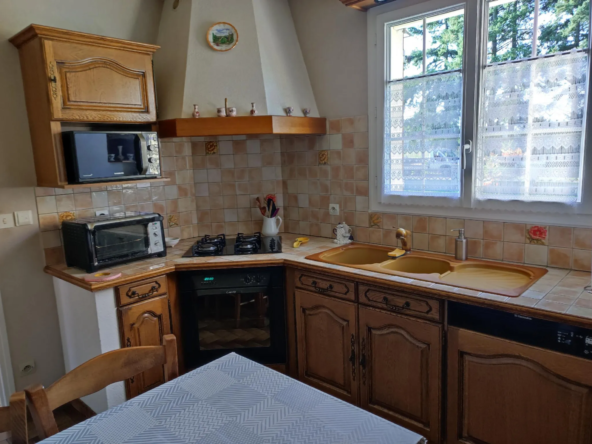 Maison avec sous-sol total et grand terrain à Sainville 