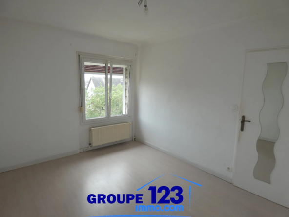 Maison Familiale à Migennes avec 3 Chambres à Vendre 
