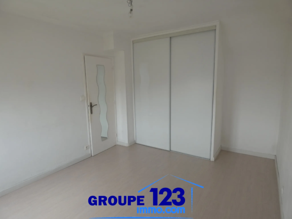 Maison Familiale à Migennes avec 3 Chambres à Vendre 