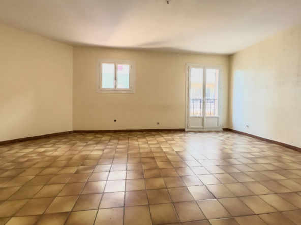 Appartement F3 avec parking à La Londe-les-Maures 