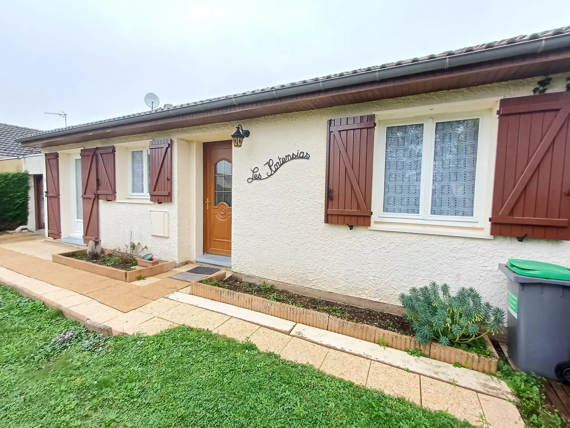 Maison rénovée à vendre à Épernon - 69 m² avec 2 chambres 
