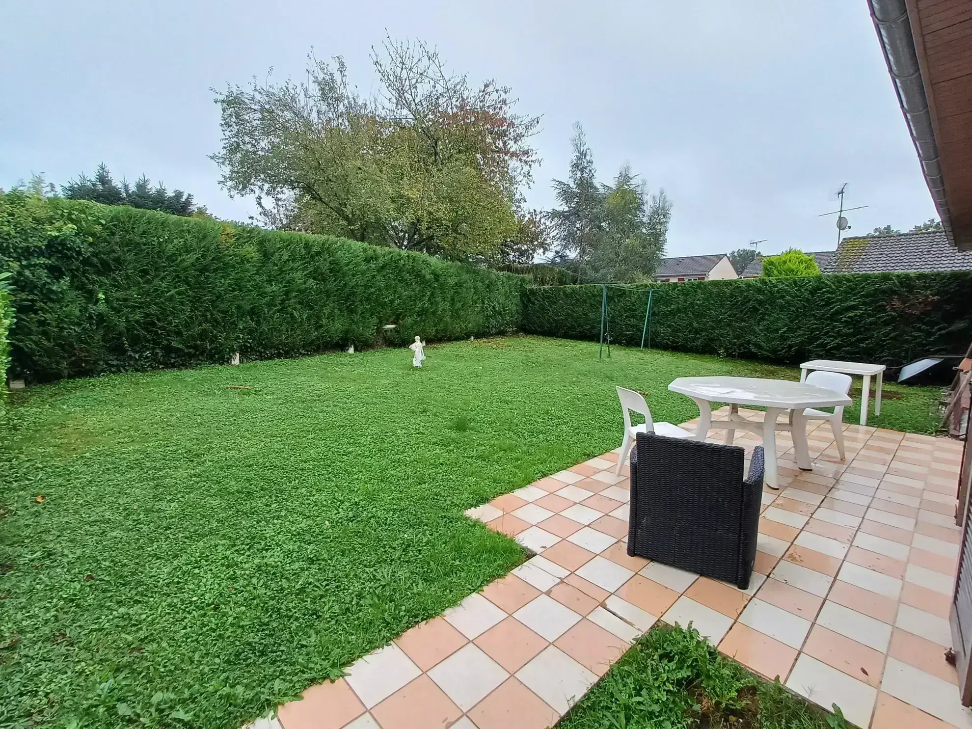 Maison rénovée à vendre à Épernon - 69 m² avec 2 chambres 