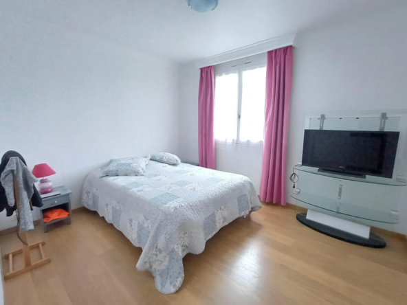 Maison rénovée à vendre à Épernon - 69 m² avec 2 chambres 