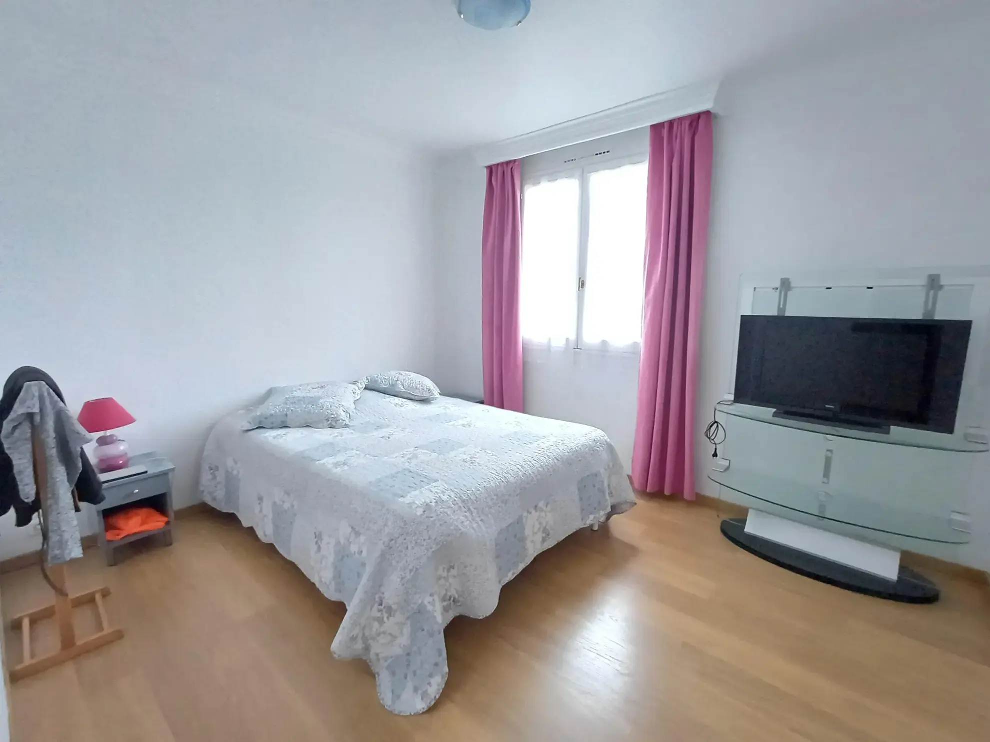 Maison rénovée à vendre à Épernon - 69 m² avec 2 chambres 