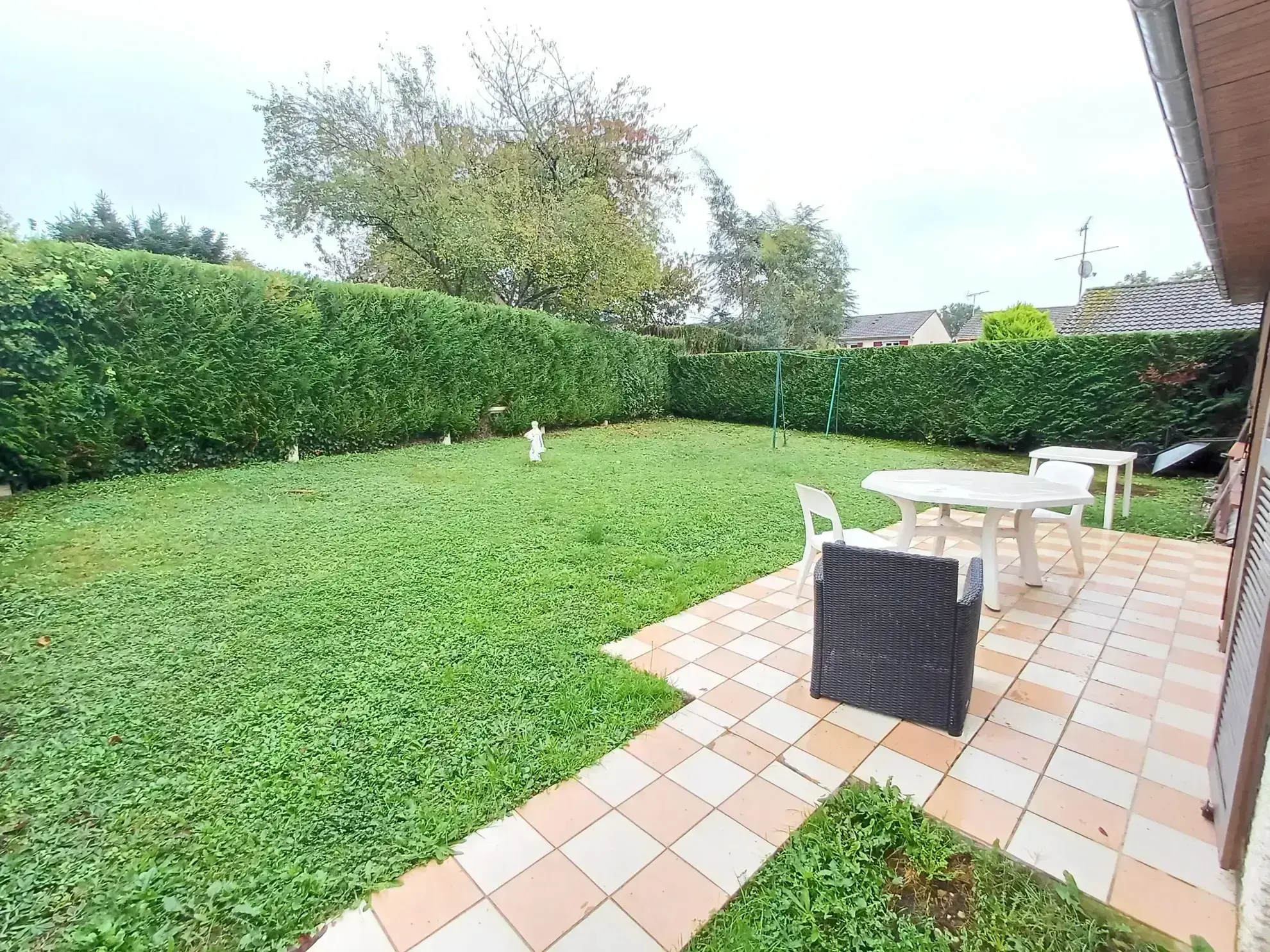 Maison rénovée à vendre à Épernon - 69 m² avec 2 chambres 
