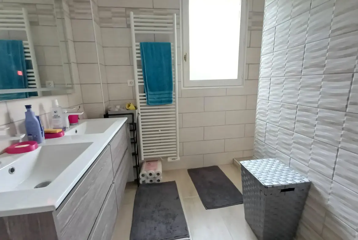 Maison rénovée à vendre à Épernon - 69 m² avec 2 chambres 