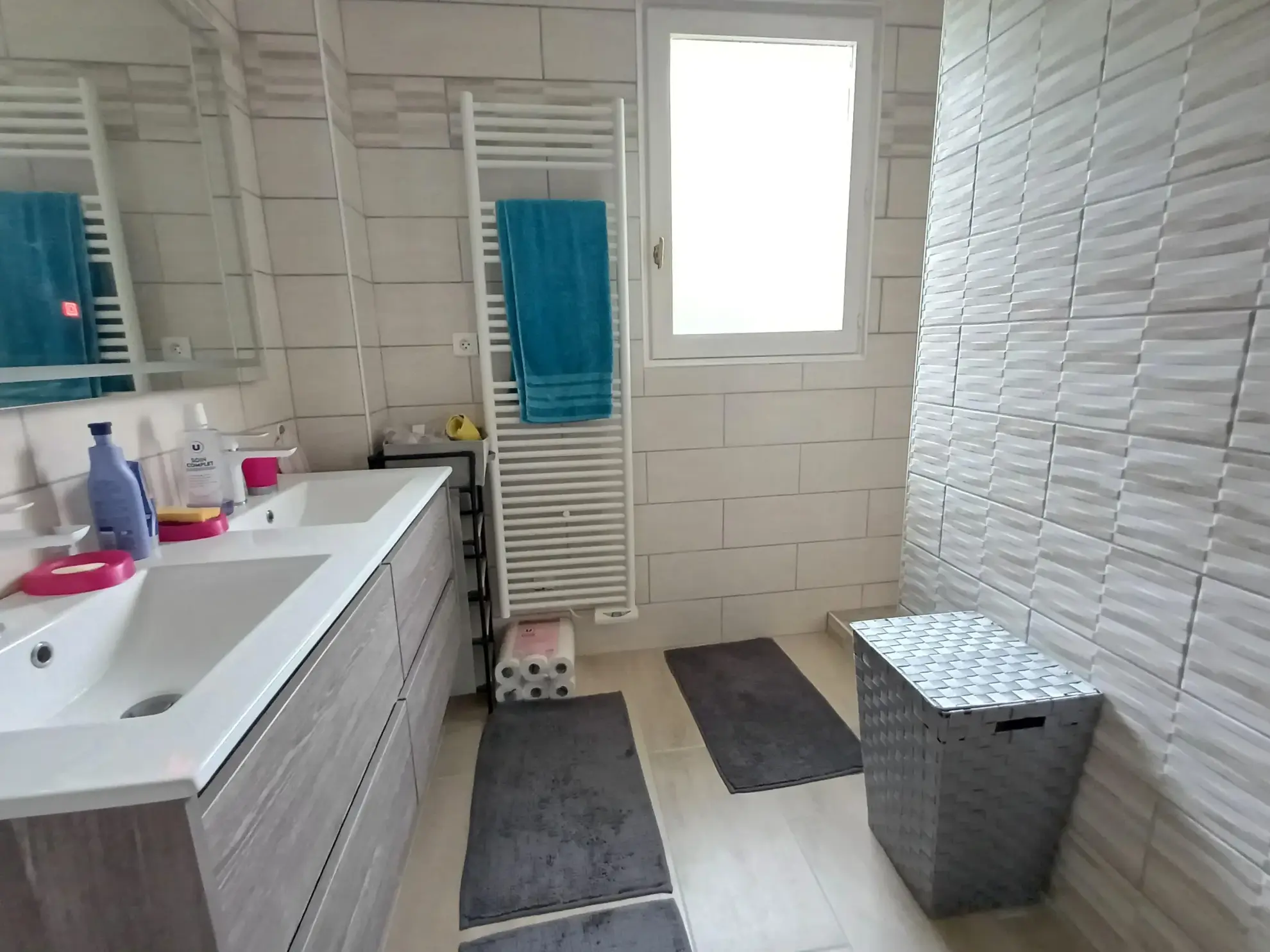 Maison rénovée à vendre à Épernon - 69 m² avec 2 chambres 