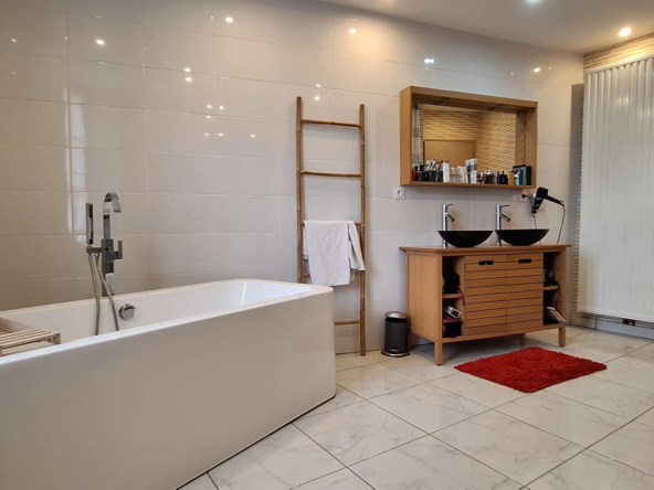 Maison ancienne avec piscine à vendre à Moissat, 254 000 € 