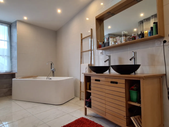 Maison ancienne avec piscine à vendre à Moissat, 254 000 € 