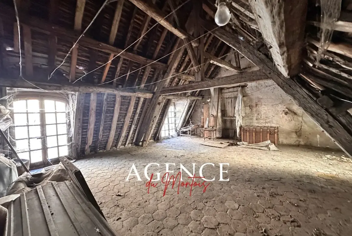 Maison de ville à rénover à Donnemarie-Dontilly 