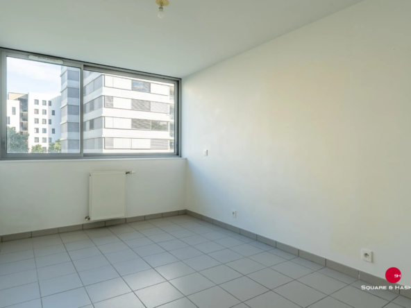 Vente d'un appartement trois pièces avec loggia à Bordeaux 