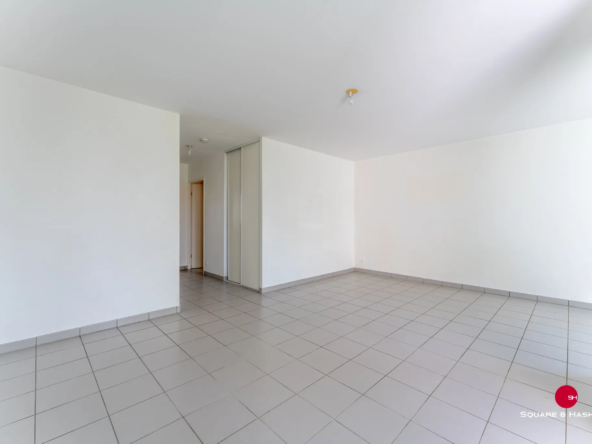 Vente d'un appartement trois pièces avec loggia à Bordeaux 