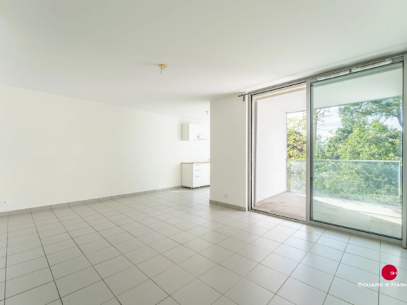Vente d'un appartement trois pièces avec loggia à Bordeaux 