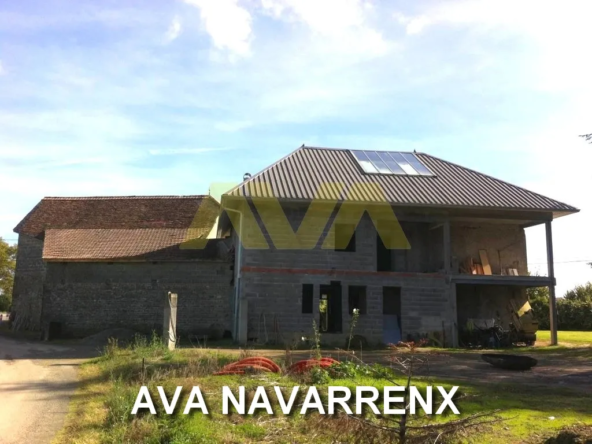 Ancienne auberge à rénover avec vue sur les Pyrénées à Navarrenx