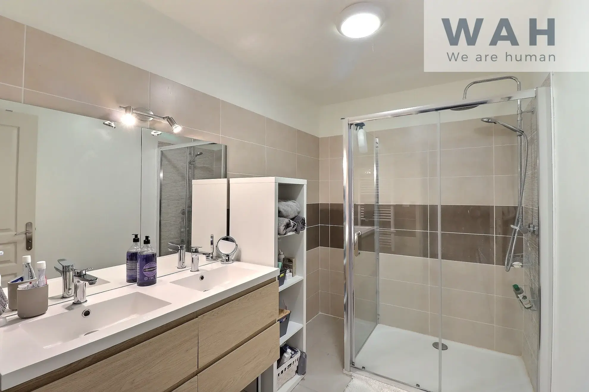 Maison moderne de 4 pièces avec extérieurs à vendre à Nîmes 