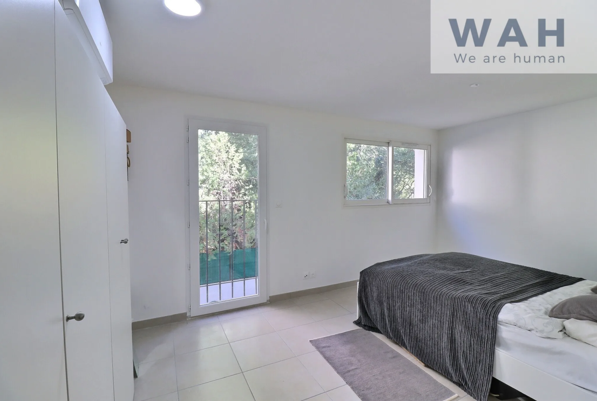 Maison moderne de 4 pièces avec extérieurs à vendre à Nîmes 