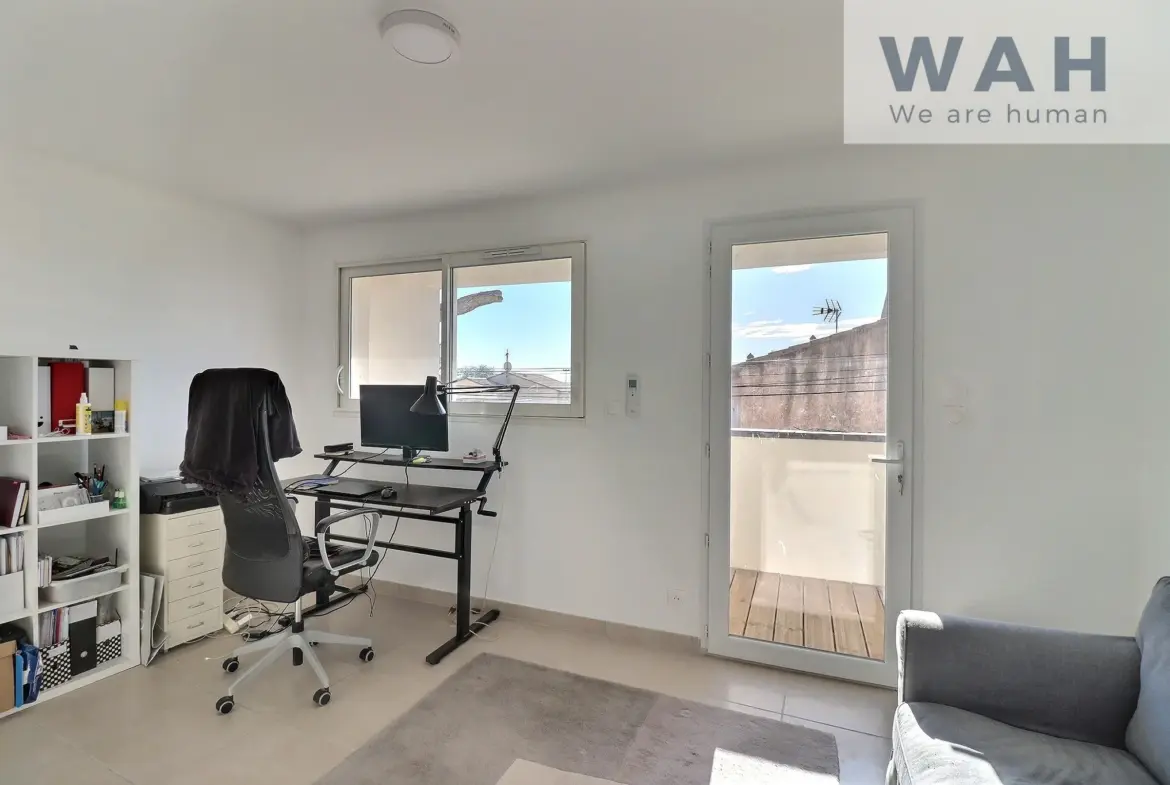 Maison moderne de 4 pièces avec extérieurs à vendre à Nîmes 