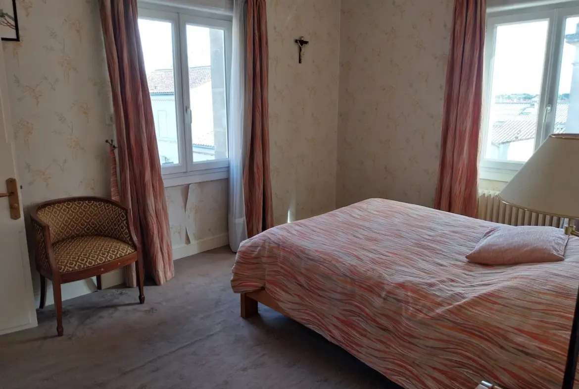 Maison de ville à vendre à Cognac, 288700 € 