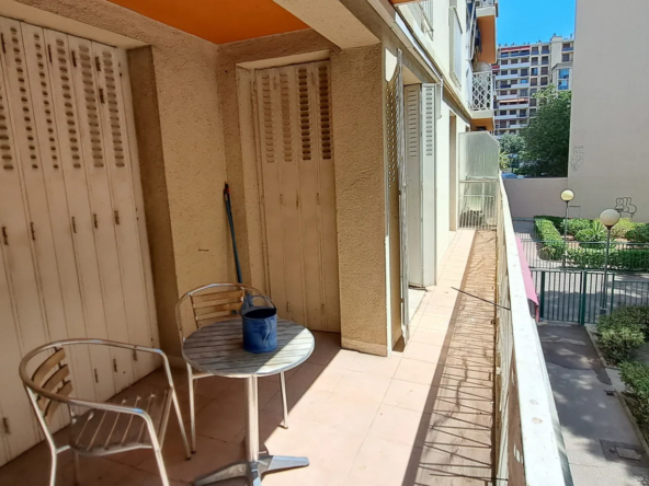 Appartement traversant à Marseille 13005, proche de la Timone et Conception 