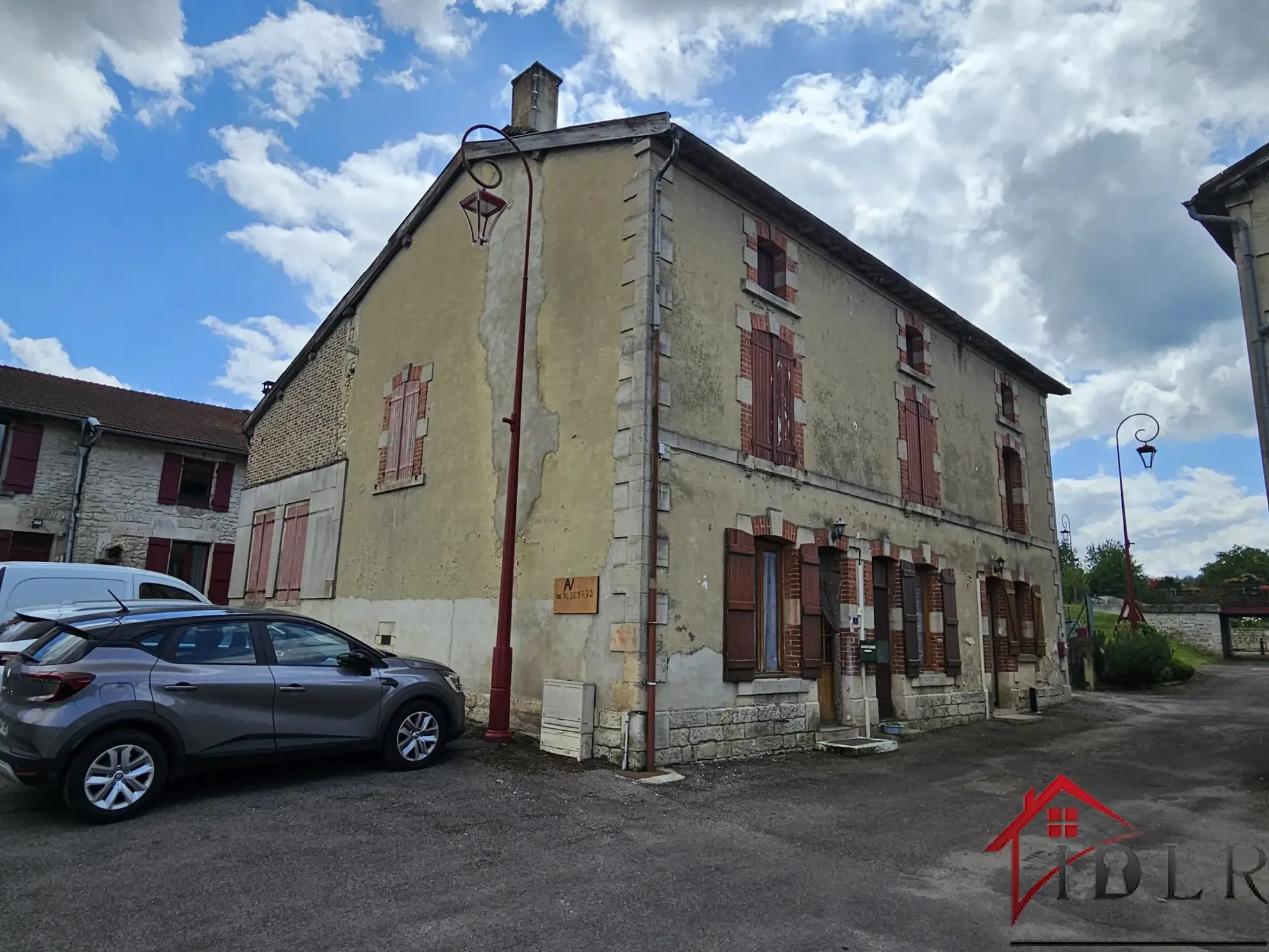 Vente maison à Montreuil-sur-Blaise comprenant deux logements et une remise 
