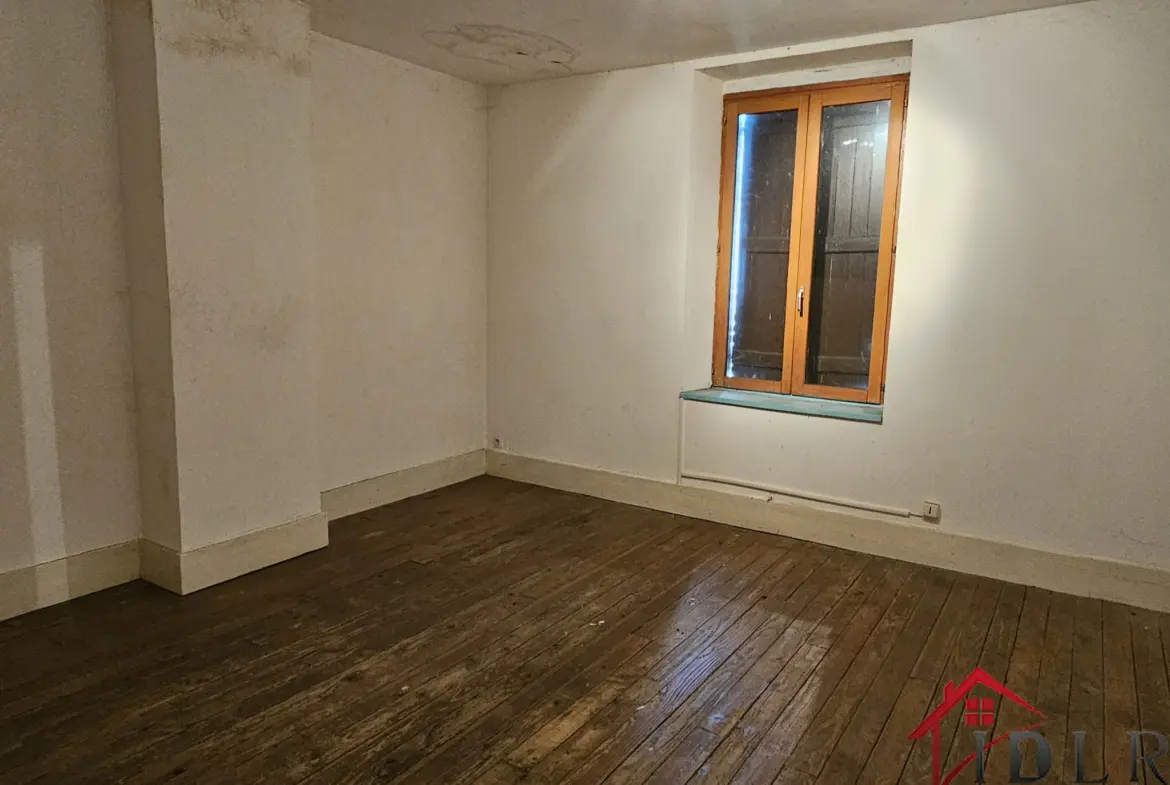 Vente maison à Montreuil-sur-Blaise comprenant deux logements et une remise 