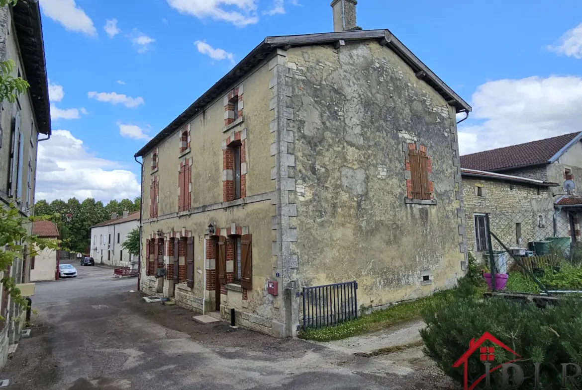 Vente maison à Montreuil-sur-Blaise comprenant deux logements et une remise 