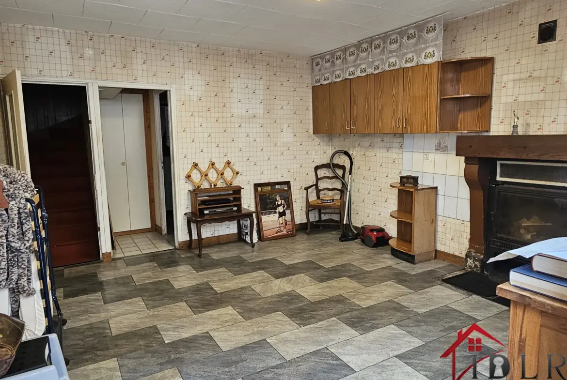 Vente maison à Montreuil-sur-Blaise comprenant deux logements et une remise 