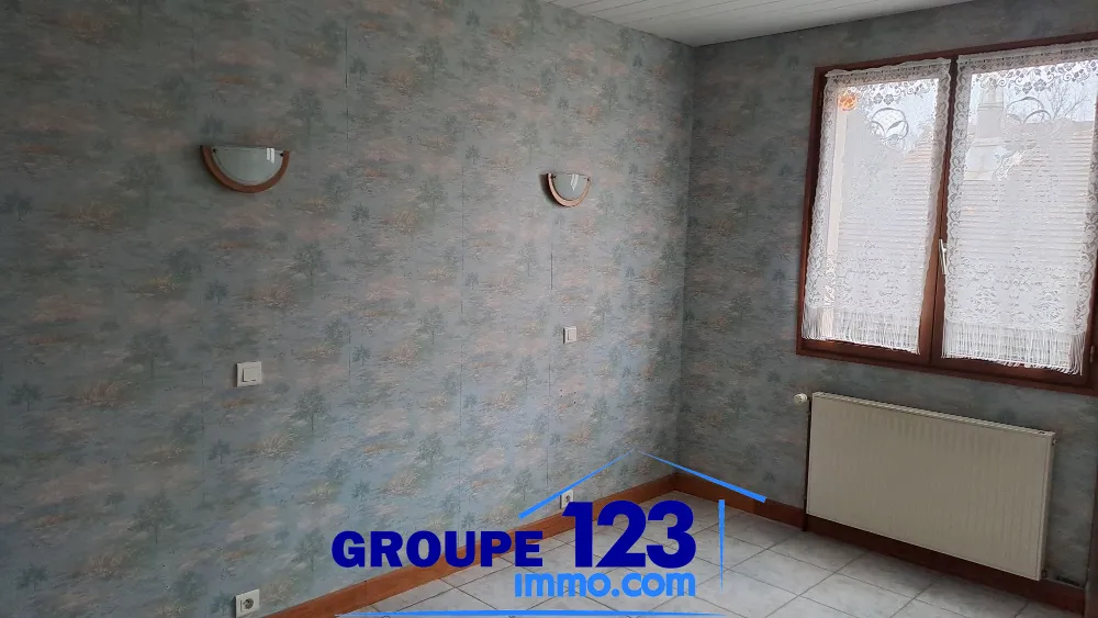 Maison de 1994 avec 3 chambres et garage à Chamvres 