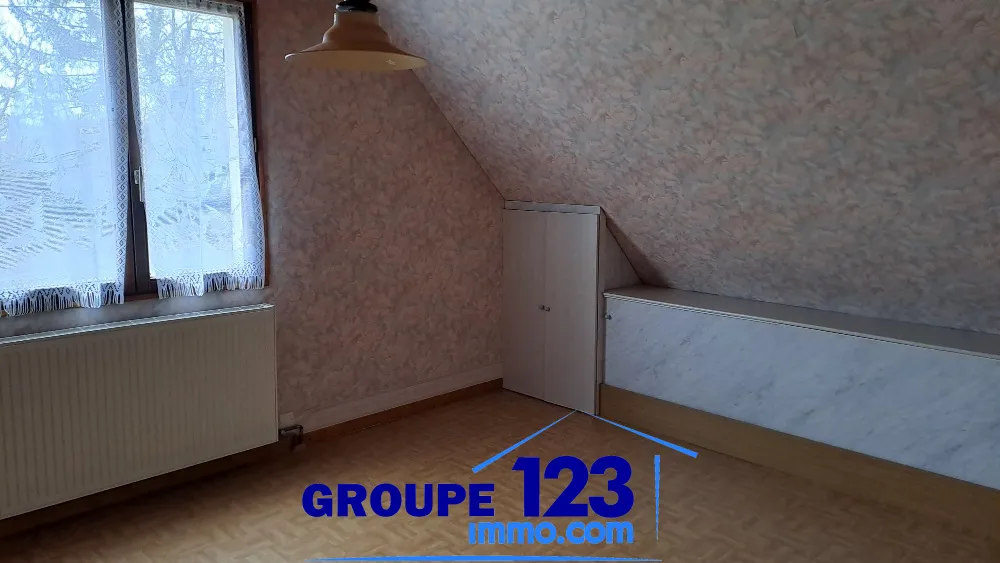 Maison de 1994 avec 3 chambres et garage à Chamvres 