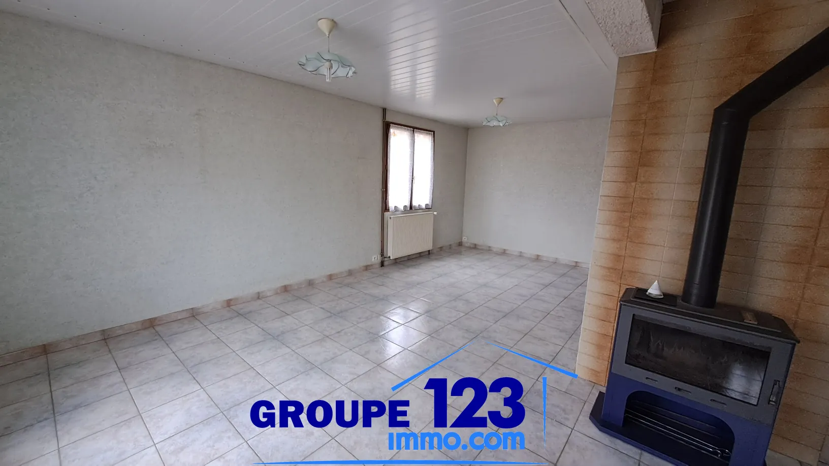 Maison de 1994 avec 3 chambres et garage à Chamvres 