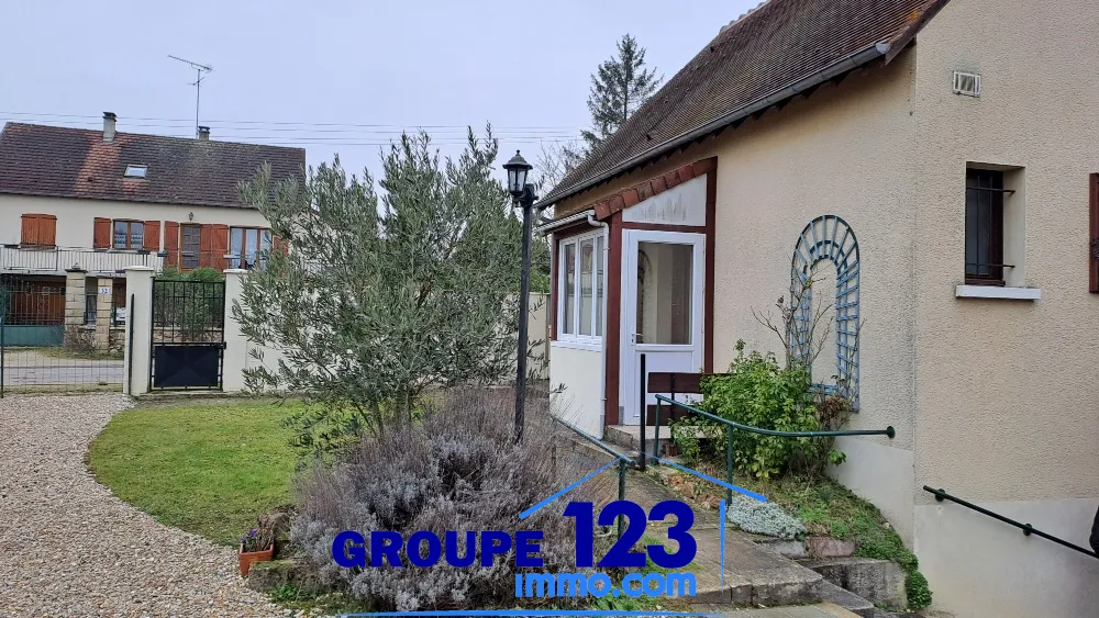 Maison de 1994 avec 3 chambres et garage à Chamvres 