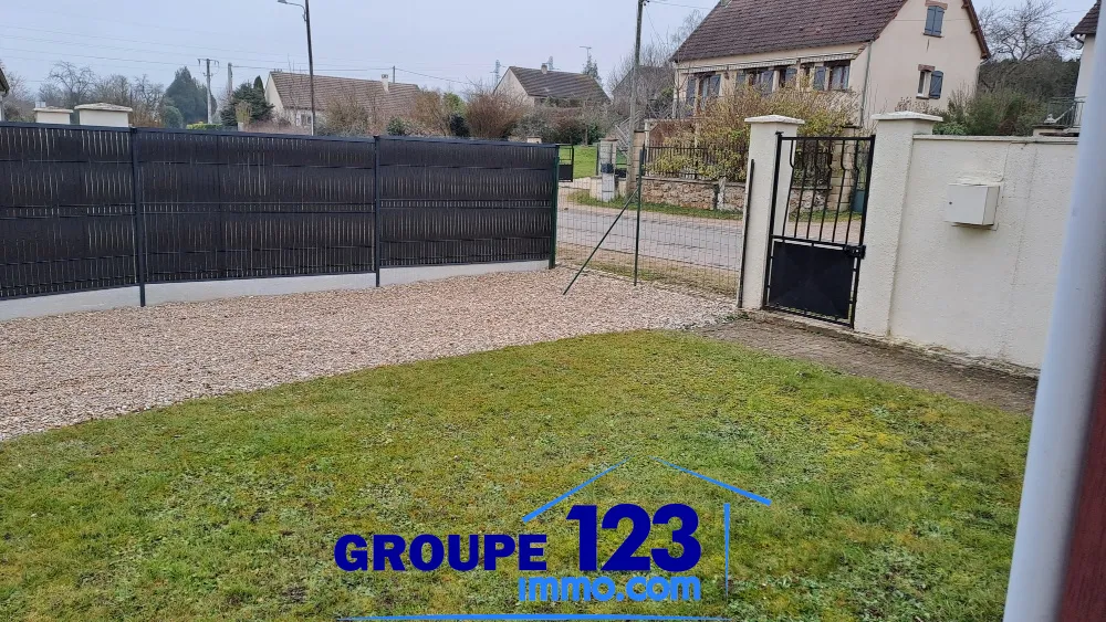 Maison de 1994 avec 3 chambres et garage à Chamvres 