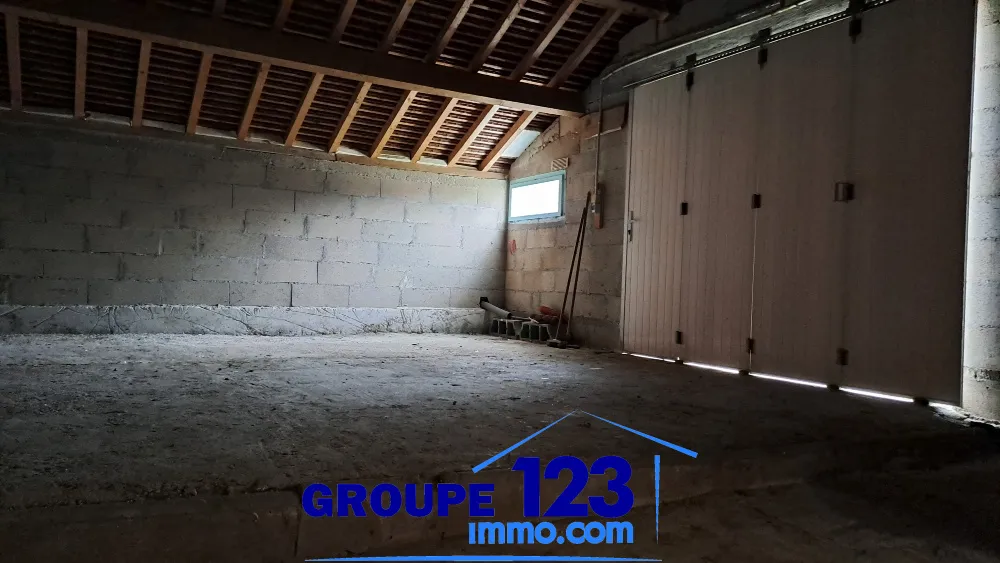 Maison de 1994 avec 3 chambres et garage à Chamvres 