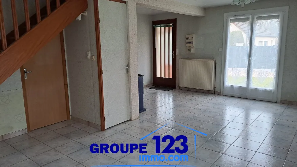 Maison de 1994 avec 3 chambres et garage à Chamvres 
