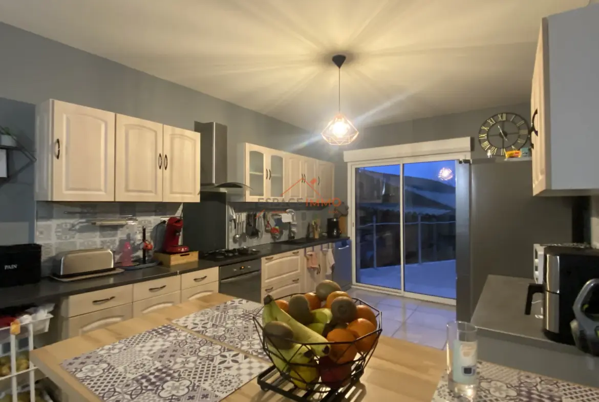Maison de 138 m² à Trith Saint Léger avec 4 chambres et jardin 